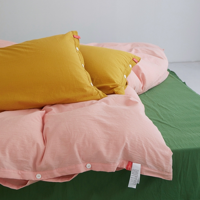 91家纺网 家纺一手货源 找家纺 水洗棉全棉纽扣款工艺混搭拼色四件套（系列二） 嫩粉+军绿（姜黄姜黄）