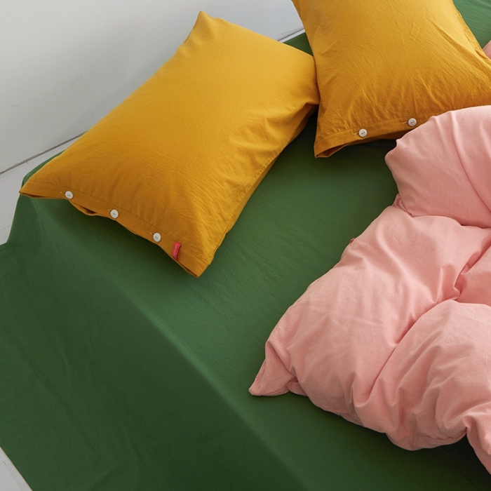 91家纺网 家纺一手货源 找家纺 水洗棉全棉纽扣款工艺混搭拼色四件套（系列二） 嫩粉+军绿（姜黄姜黄）