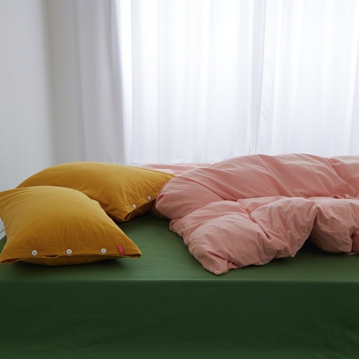 91家纺网 家纺一手货源 找家纺 水洗棉全棉纽扣款工艺混搭拼色四件套（系列二） 嫩粉+军绿（姜黄姜黄）