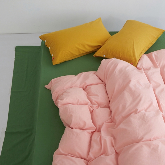 91家纺网 家纺一手货源 找家纺 水洗棉全棉纽扣款工艺混搭拼色四件套（系列二） 嫩粉+军绿（姜黄姜黄）