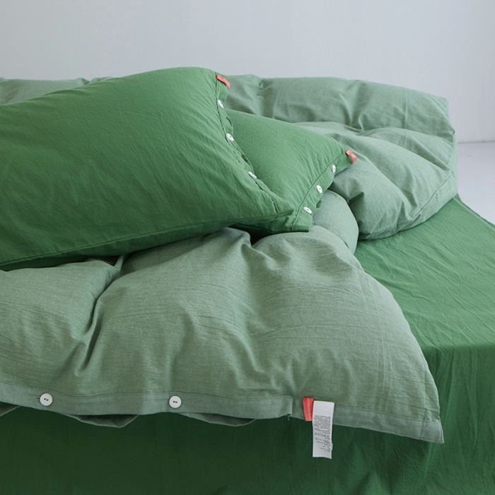 91家纺网 家纺一手货源 找家纺 安莱生活水洗棉全棉色经色纬高支高密纽扣款工艺混搭拼色四件套（系列二） 嫩绿+军绿（军绿军绿）