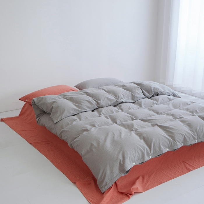 91家纺网 家纺一手货源 找家纺 安莱生活水洗棉全棉色经色纬高支高密纽扣款工艺混搭拼色四件套（系列二） 银灰+橘红（银灰橘红）