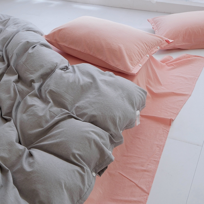 91家纺网 家纺一手货源 找家纺 安莱生活水洗棉全棉色经色纬高支高密纽扣款工艺混搭拼色四件套（系列二） 银灰+嫩粉（嫩粉嫩粉）