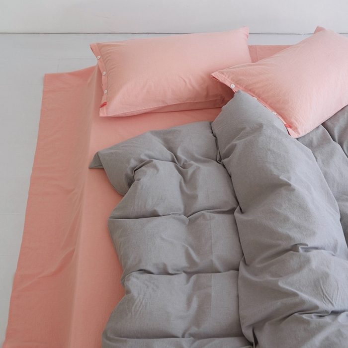 91家纺网 家纺一手货源 找家纺 安莱生活水洗棉全棉色经色纬高支高密纽扣款工艺混搭拼色四件套（系列二） 银灰+嫩粉（嫩粉嫩粉）