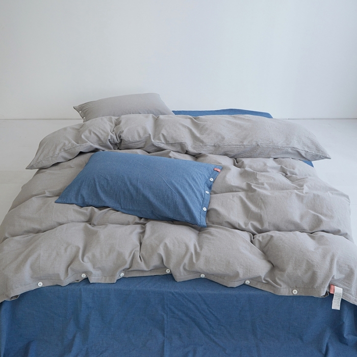 91家纺网 家纺一手货源 找家纺 安莱生活水洗棉全棉色经色纬高支高密纽扣款工艺混搭拼色四件套（系列二） 银灰+深蓝（银灰深蓝）