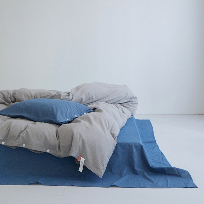 91家纺网 家纺一手货源 找家纺 安莱生活水洗棉全棉色经色纬高支高密纽扣款工艺混搭拼色四件套（系列二） 银灰+深蓝（银灰深蓝）