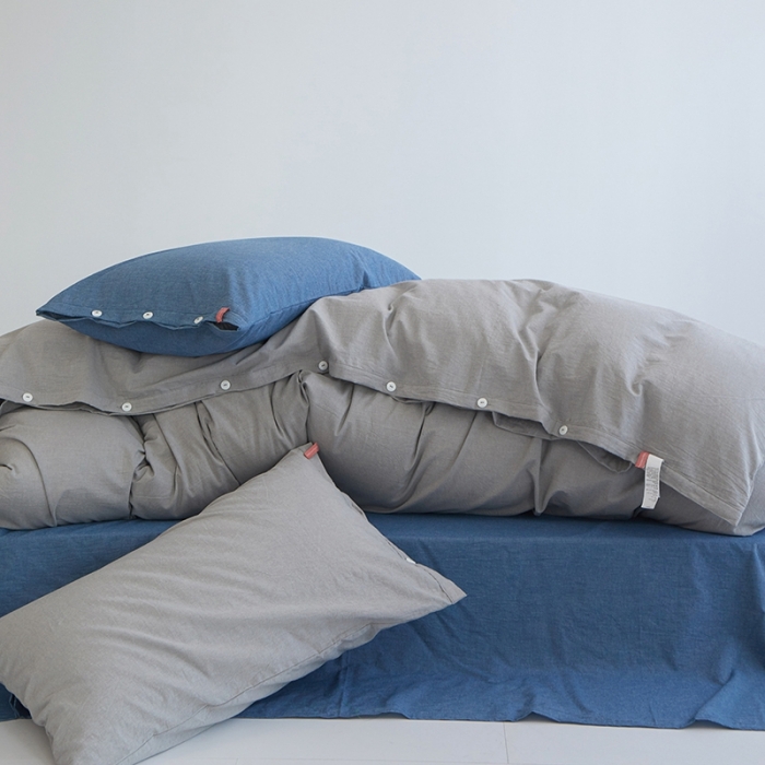 91家纺网 家纺一手货源 找家纺 安莱生活水洗棉全棉色经色纬高支高密纽扣款工艺混搭拼色四件套（系列二） 银灰+深蓝（银灰深蓝）