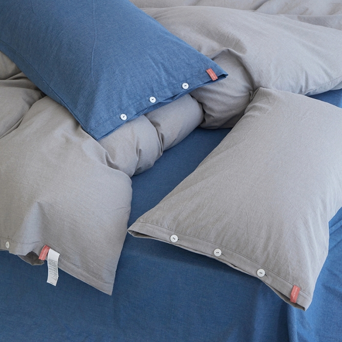 91家纺网 家纺一手货源 找家纺 安莱生活水洗棉全棉色经色纬高支高密纽扣款工艺混搭拼色四件套（系列二） 银灰+深蓝（银灰深蓝）