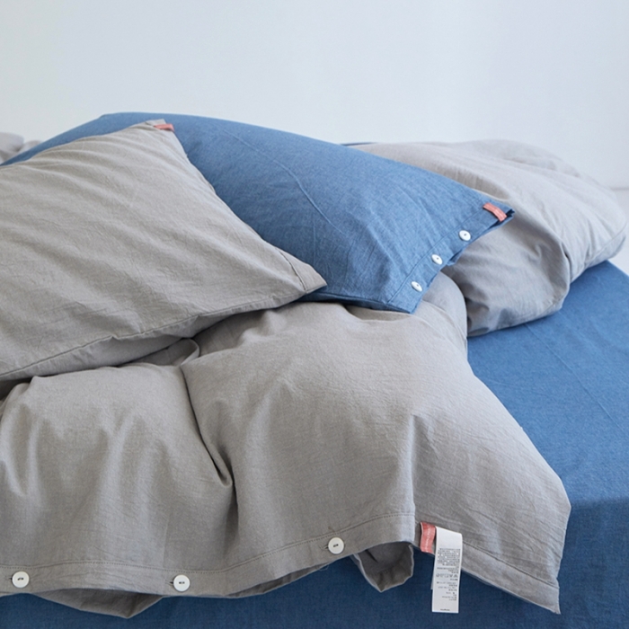 91家纺网 家纺一手货源 找家纺 安莱生活水洗棉全棉色经色纬高支高密纽扣款工艺混搭拼色四件套（系列二） 银灰+深蓝（银灰深蓝）