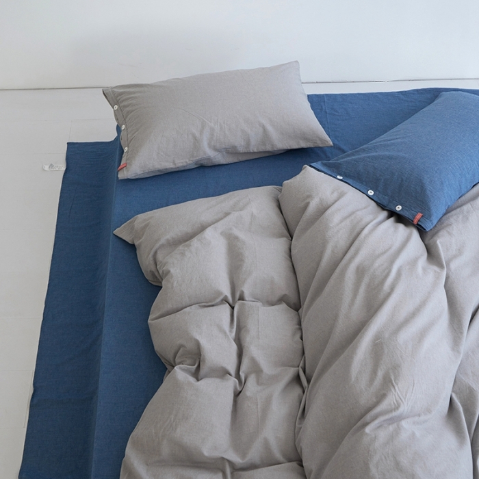91家纺网 家纺一手货源 找家纺 安莱生活水洗棉全棉色经色纬高支高密纽扣款工艺混搭拼色四件套（系列二） 银灰+深蓝（银灰深蓝）