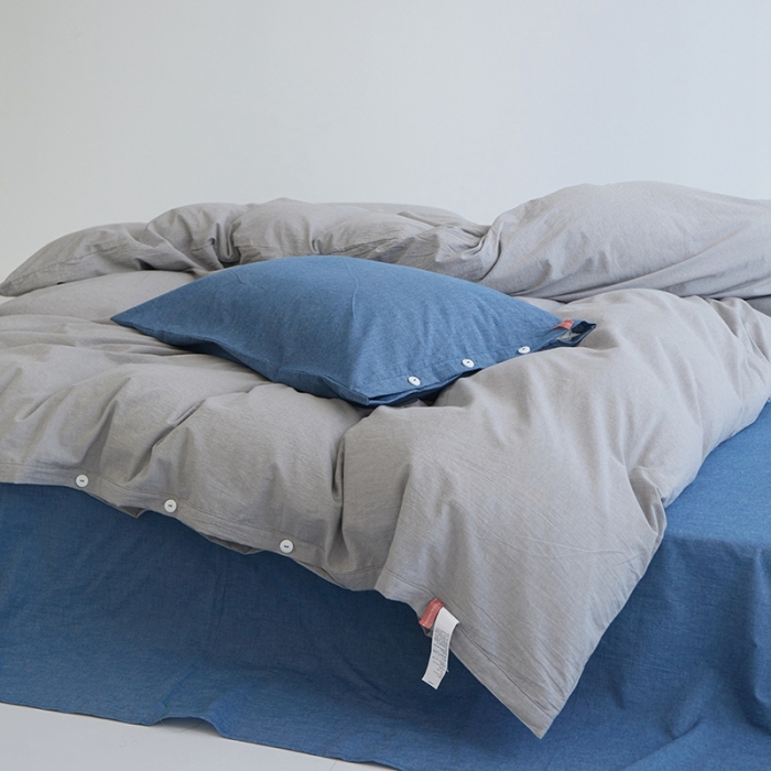 91家纺网 家纺一手货源 找家纺 安莱生活水洗棉全棉色经色纬高支高密纽扣款工艺混搭拼色四件套（系列二） 银灰+深蓝（银灰深蓝）