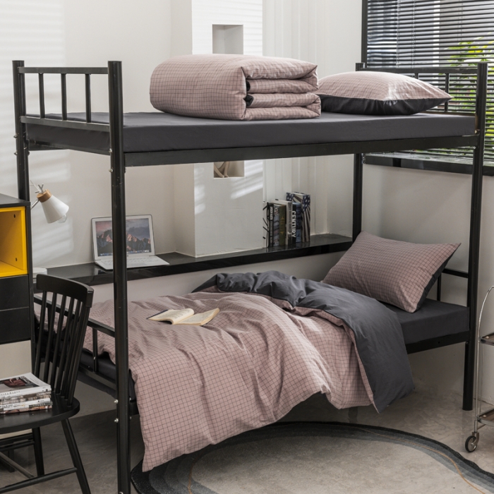 91家纺网 家纺一手货源 找家纺 柠萌 2025新款A类色织水洗棉学生简约上下铺宿舍三件套 丁香粉格