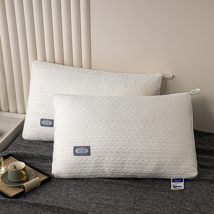 91家纺网 家纺一手货源 找家纺 拾光枕芯 2023新款贴标针织麻花亲肤羽丝棉高档枕芯 白色