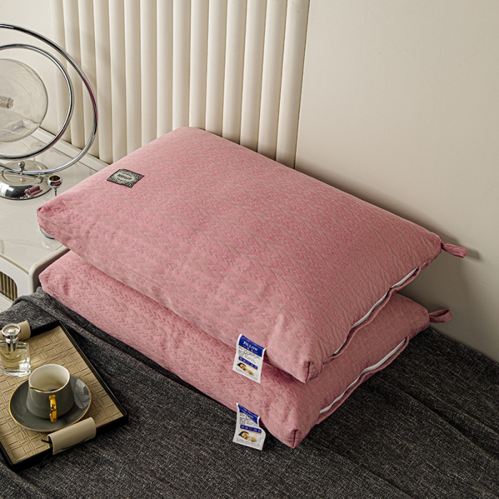 91家纺网 家纺一手货源 找家纺 拾光枕芯 2023新款贴标针织麻花亲肤羽丝棉高档枕芯 粉色