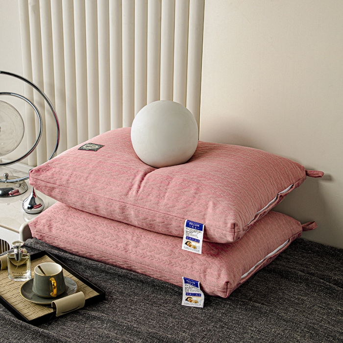 91家纺网 家纺一手货源 找家纺 拾光枕芯 2023新款贴标针织麻花亲肤羽丝棉高档枕芯 粉色