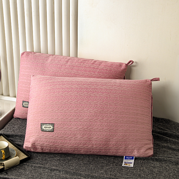 91家纺网 家纺一手货源 找家纺 拾光枕芯 2023新款贴标针织麻花亲肤羽丝棉高档枕芯 粉色