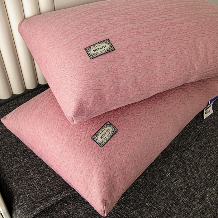 91家纺网 家纺一手货源 找家纺 拾光枕芯 2023新款贴标针织麻花亲肤羽丝棉高档枕芯 粉色