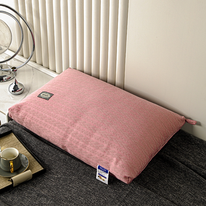 91家纺网 家纺一手货源 找家纺 拾光枕芯 2023新款贴标针织麻花亲肤羽丝棉高档枕芯 粉色