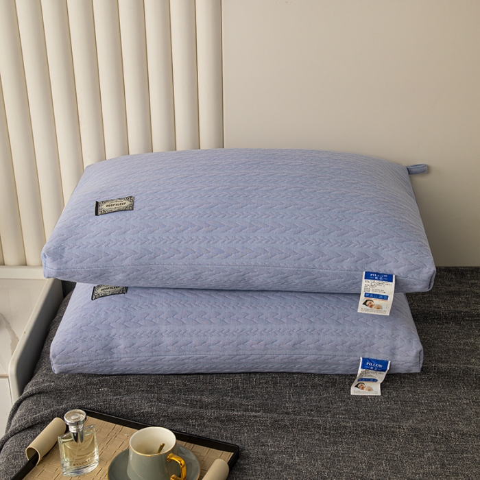 91家纺网 家纺一手货源 找家纺 拾光枕芯 2023新款贴标针织麻花亲肤羽丝棉高档枕芯 蓝色