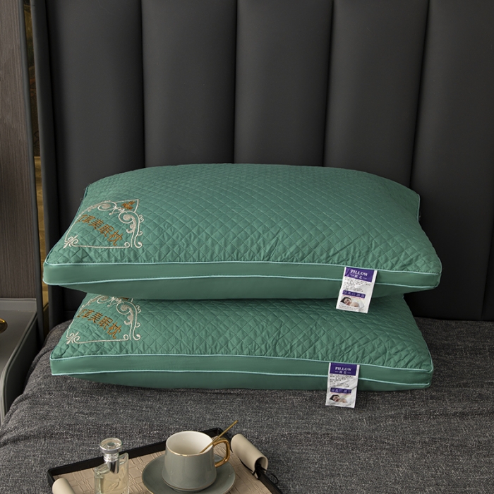 91家纺网 家纺一手货源 找家纺 拾光枕芯 2023新款跑量高档艾草立体双边刺绣驱蚊美眠枕芯 绿色