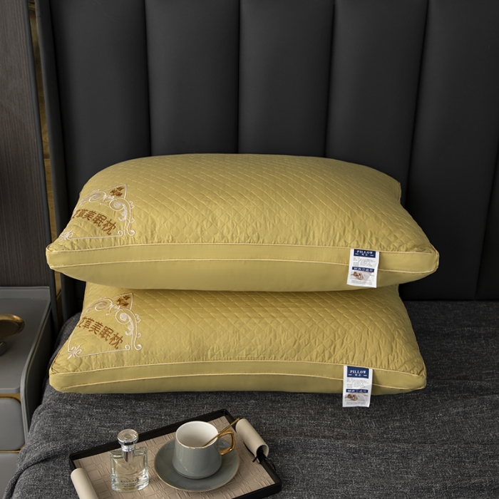 91家纺网 家纺一手货源 找家纺 拾光枕芯 2023新款跑量高档艾草立体双边刺绣驱蚊美眠枕芯 黄色