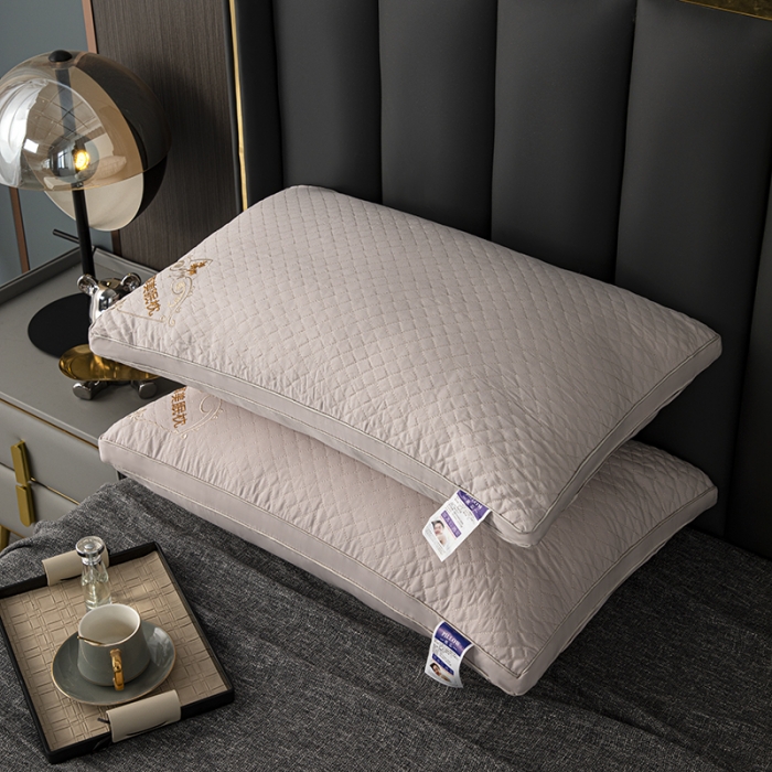 91家纺网 家纺一手货源 找家纺 拾光枕芯 2023新款跑量高档艾草立体双边刺绣驱蚊美眠枕芯 浅粉色