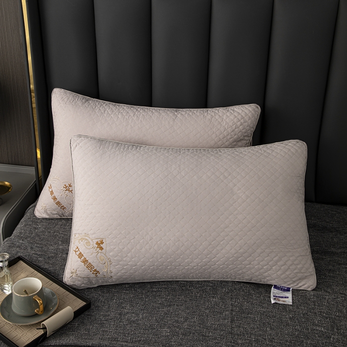 91家纺网 家纺一手货源 找家纺 拾光枕芯 2023新款跑量高档艾草立体双边刺绣驱蚊美眠枕芯 浅粉色