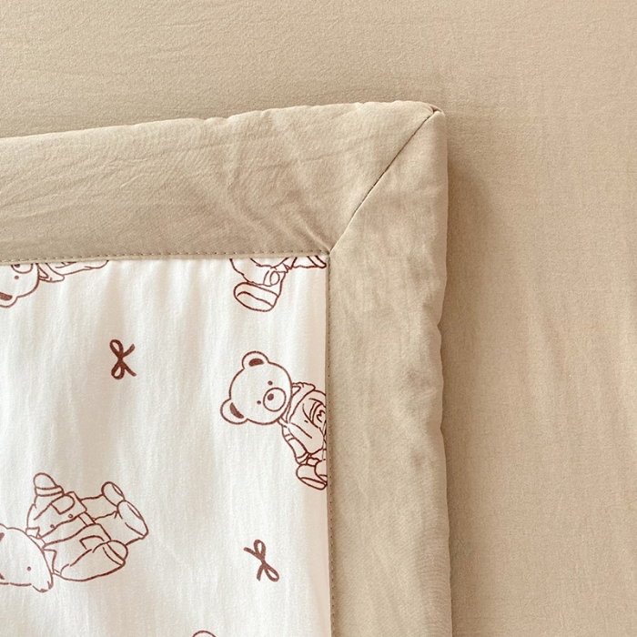 91家纺网 家纺一手货源 找家纺 慕尚家纺 2025新款A类超柔双层纱针织夏被四件套 可爱棕熊