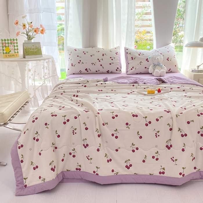 91家纺网 家纺一手货源 找家纺 慕尚家纺 2025新款A类超柔双层纱针织夏被四件套 夏日樱桃