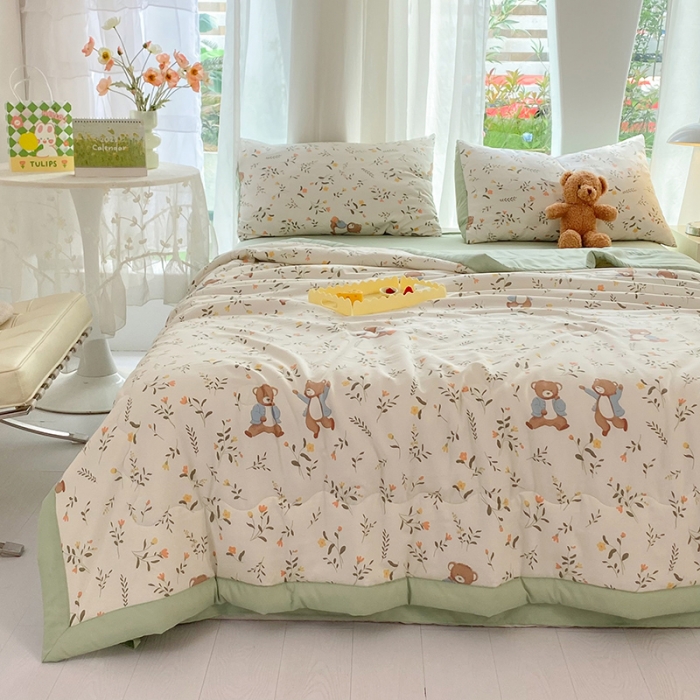 91家纺网 家纺一手货源 找家纺 慕尚家纺 2025新款A类超柔双层纱针织夏被四件套 小熊花园