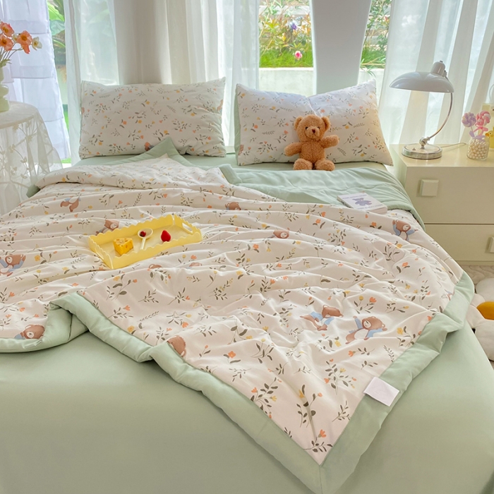 91家纺网 家纺一手货源 找家纺 慕尚家纺 2025新款A类超柔双层纱针织夏被四件套 小熊花园