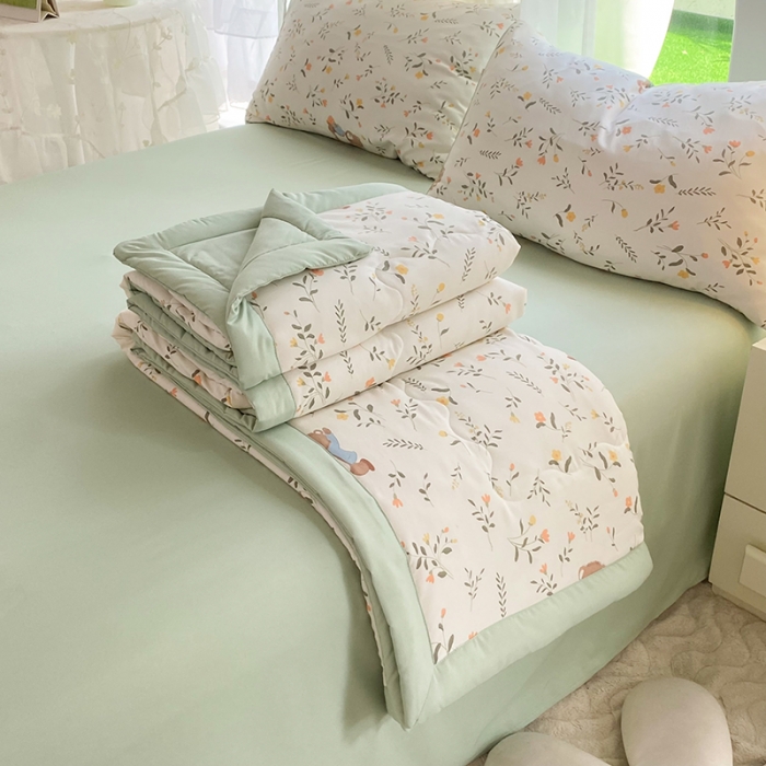 91家纺网 家纺一手货源 找家纺 慕尚家纺 2025新款A类超柔双层纱针织夏被四件套 小熊花园