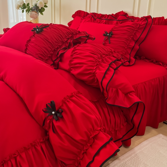 91家纺网 家纺一手货源 找家纺 乐卧 2026新款花漾褶皱网纱花边拼色黑蝴蝶款荷叶边四件套花漾-优雅红