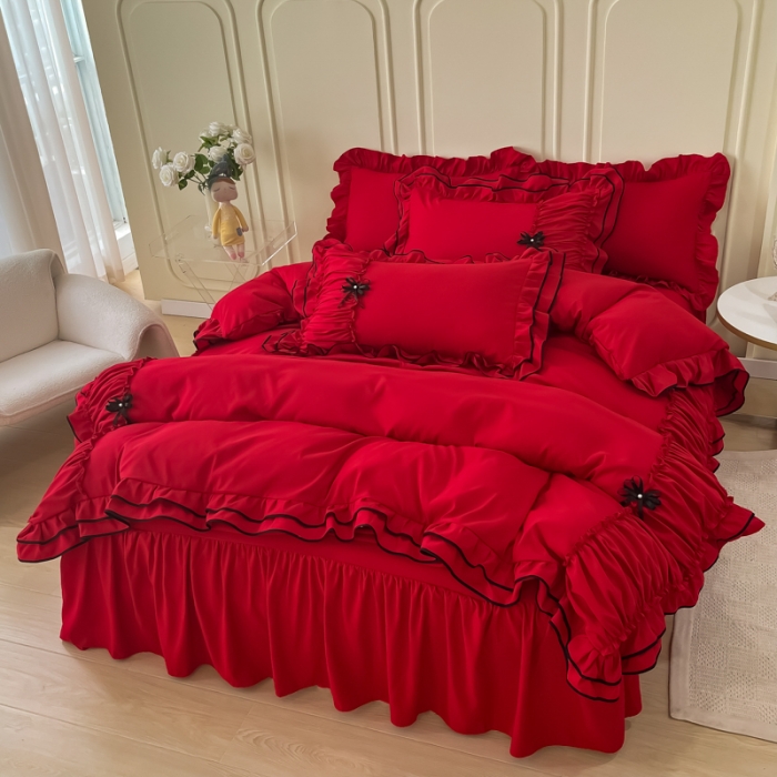 91家纺网 家纺一手货源 找家纺 乐卧 2026新款花漾褶皱网纱花边拼色黑蝴蝶款荷叶边四件套花漾-优雅红