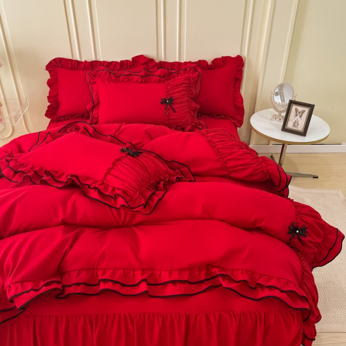 91家纺网 家纺一手货源 找家纺 乐卧 2026新款花漾褶皱网纱花边拼色黑蝴蝶款荷叶边四件套花漾-优雅红