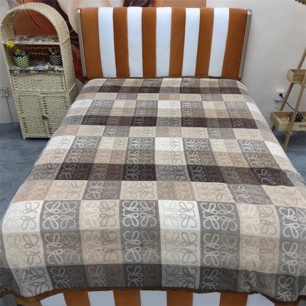 91家纺网 家纺一手货源 找家纺 爱她美 2023新款300g金貂绒系列加厚包边法莱绒盖毯毛毯子棕大格