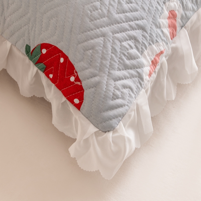 91家纺网 家纺一手货源 找家纺 梦舒羽2025新款夹棉花边双人枕套单人加厚长款枕芯套 草莓兔