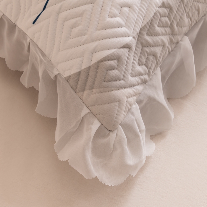 91家纺网 家纺一手货源 找家纺 梦舒羽2025新款夹棉花边双人枕套单人加厚长款枕芯套 月亮宝宝