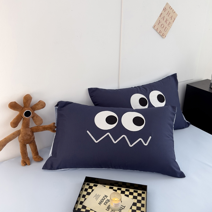 91家纺网 家纺一手货源 找家纺 曼谷 贴布绣四件套小怪兽柔软磨毛床上用品水洗棉套件 小怪兽-可可浅蓝