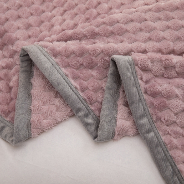 91家纺网 家纺一手货源 找家纺 卡琪曼 2023新款金龟绒毯子毛毯盖毯 豆沙色