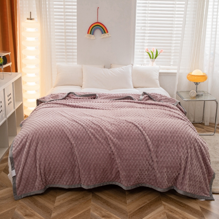 91家纺网 家纺一手货源 找家纺 卡琪曼 2023新款金龟绒毯子毛毯盖毯 豆沙色