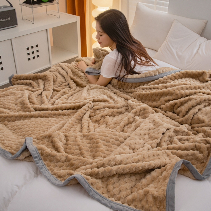 91家纺网 家纺一手货源 找家纺 卡琪曼 2023新款金龟绒毯子毛毯盖毯 驼色