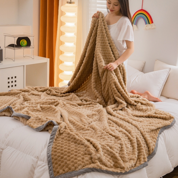 91家纺网 家纺一手货源 找家纺 卡琪曼 2023新款金龟绒毯子毛毯盖毯 驼色