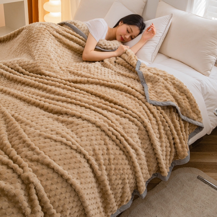 91家纺网 家纺一手货源 找家纺 卡琪曼 2023新款金龟绒毯子毛毯盖毯 驼色