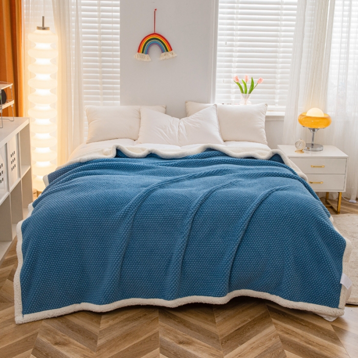 91家纺网 家纺一手货源 找家纺 卡琪曼 2023新款玫瑰绒毯子毛毯盖毯 蓝色