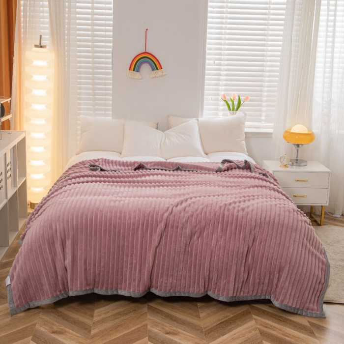 91家纺网 家纺一手货源 找家纺 卡琪曼 2023新款魔法绒毯子毛毯盖毯 豆沙