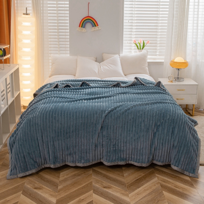 91家纺网 家纺一手货源 找家纺 卡琪曼 2023新款魔法绒毯子毛毯盖毯 灰蓝