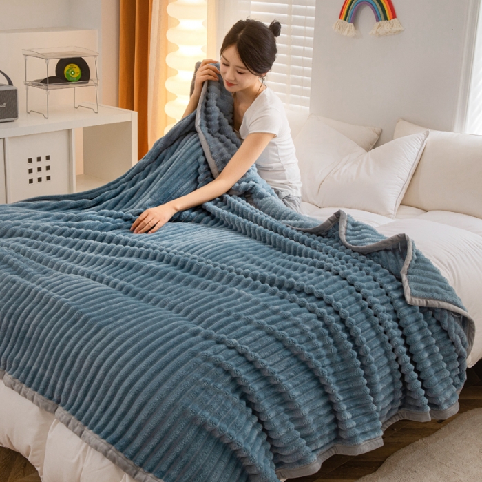 91家纺网 家纺一手货源 找家纺 卡琪曼 2023新款魔法绒毯子毛毯盖毯 灰蓝