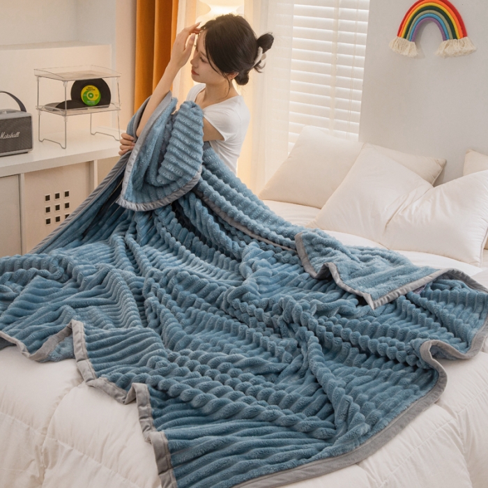 91家纺网 家纺一手货源 找家纺 卡琪曼 2023新款魔法绒毯子毛毯盖毯 灰蓝