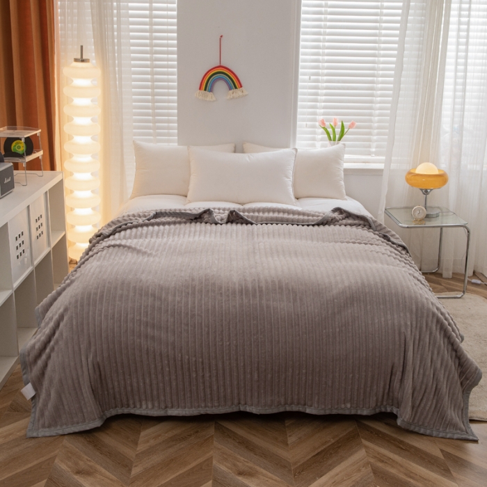 91家纺网 家纺一手货源 找家纺 卡琪曼 2023新款魔法绒毯子毛毯盖毯 灰色